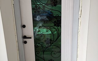 стальная входная дверь для загородного дома с отделкой порошковое напыление белого цвета